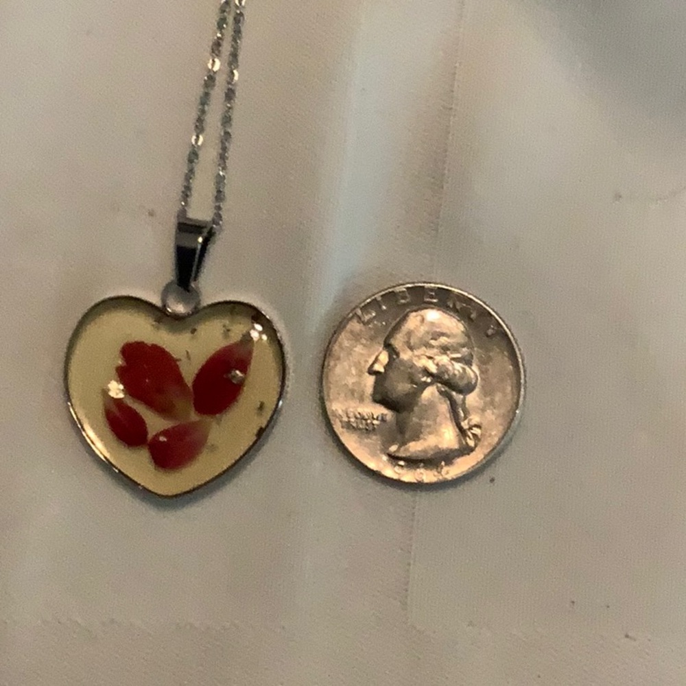 Heart Pendant Necklace with Red Petals - Picture 3 of 3